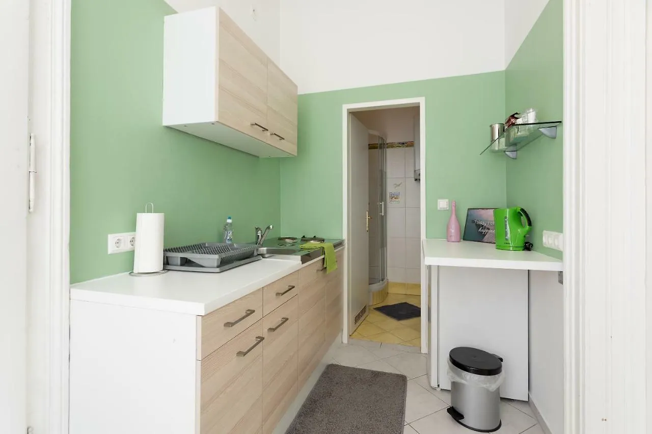 Belvedere Palace Green Heart Studio Vienna Apartment